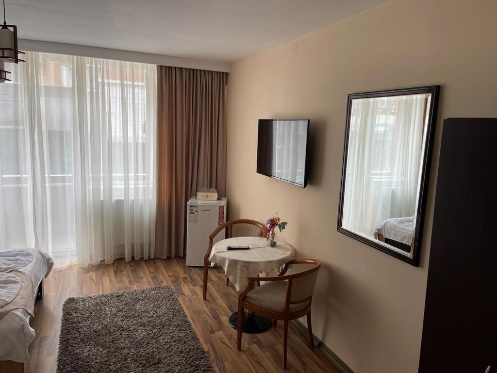 מלון Târgu Jiu Casa Alex מראה חיצוני תמונה