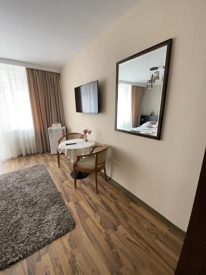 מלון Târgu Jiu Casa Alex מראה חיצוני תמונה