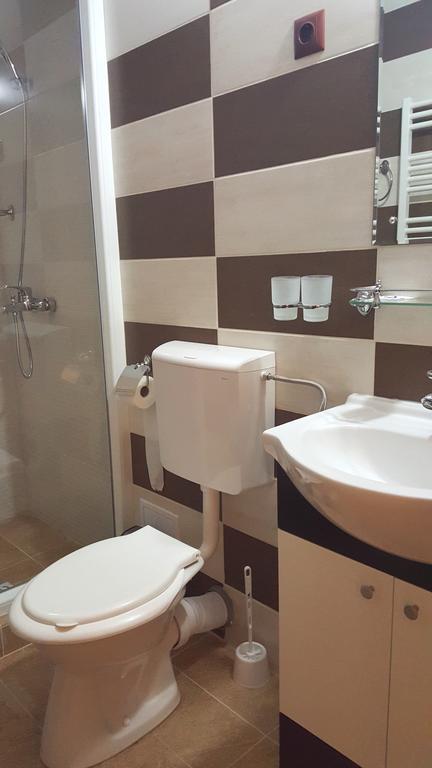 מלון Târgu Jiu Casa Alex חדר תמונה