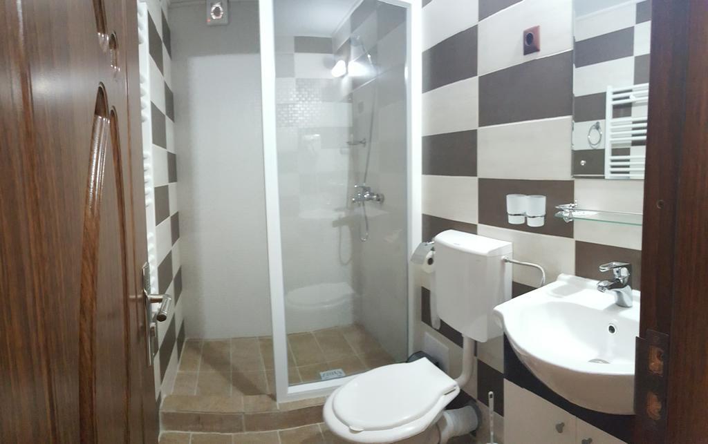 מלון Târgu Jiu Casa Alex חדר תמונה