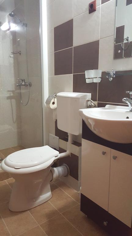 מלון Târgu Jiu Casa Alex חדר תמונה