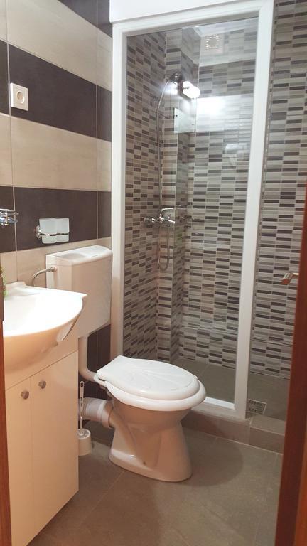 מלון Târgu Jiu Casa Alex חדר תמונה