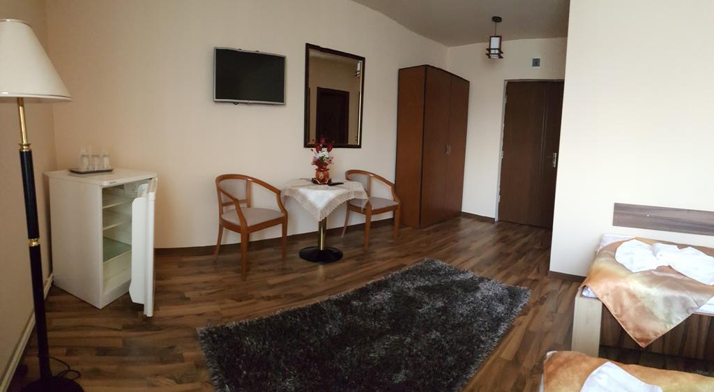 מלון Târgu Jiu Casa Alex חדר תמונה