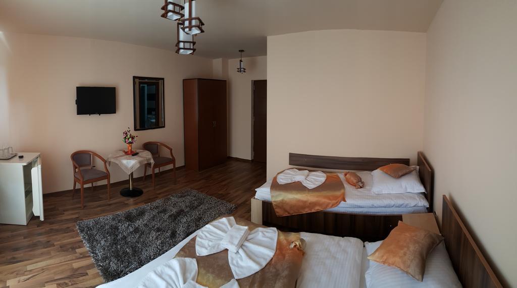 מלון Târgu Jiu Casa Alex חדר תמונה