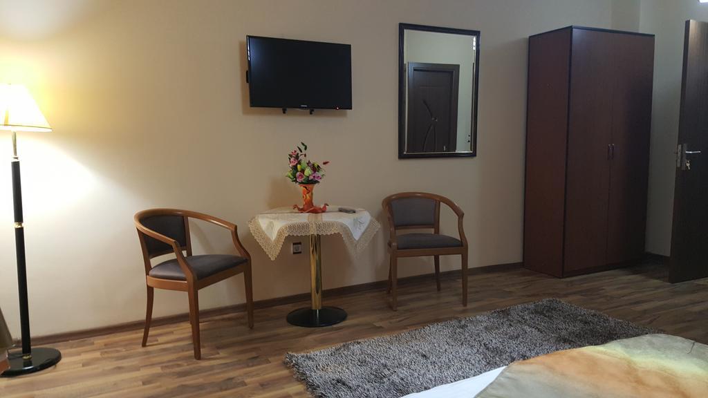 מלון Târgu Jiu Casa Alex חדר תמונה
