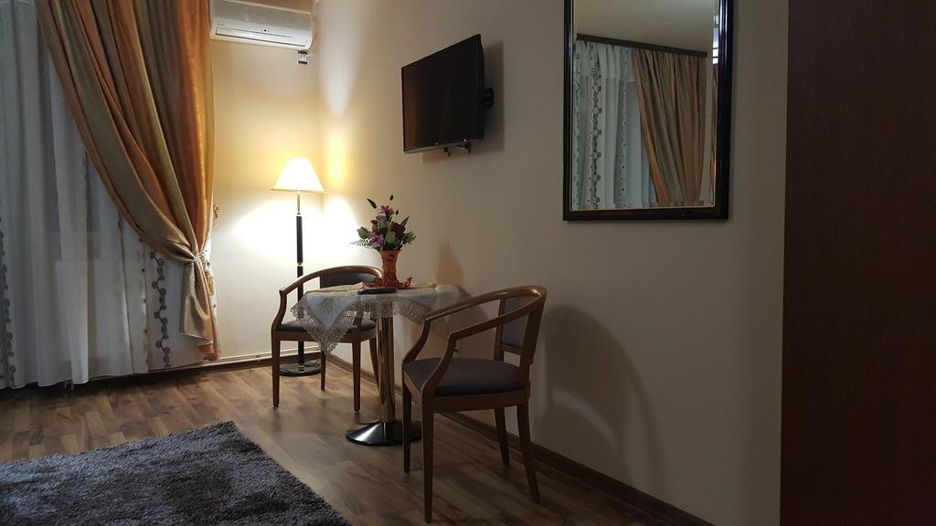 מלון Târgu Jiu Casa Alex חדר תמונה