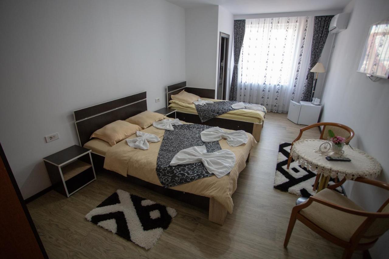 מלון Târgu Jiu Casa Alex מראה חיצוני תמונה