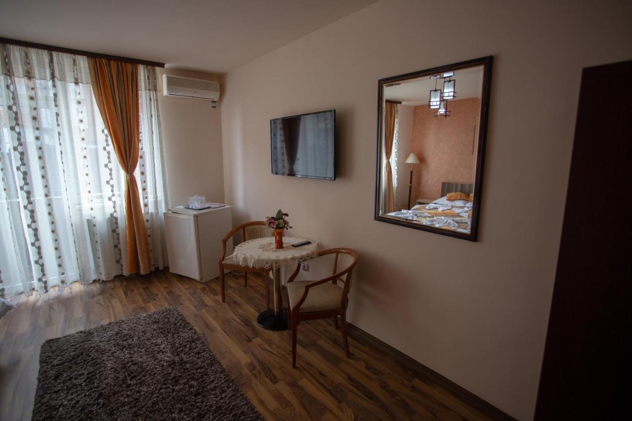 מלון Târgu Jiu Casa Alex מראה חיצוני תמונה