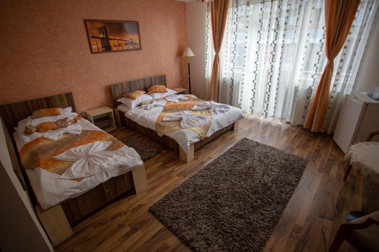 מלון Târgu Jiu Casa Alex מראה חיצוני תמונה