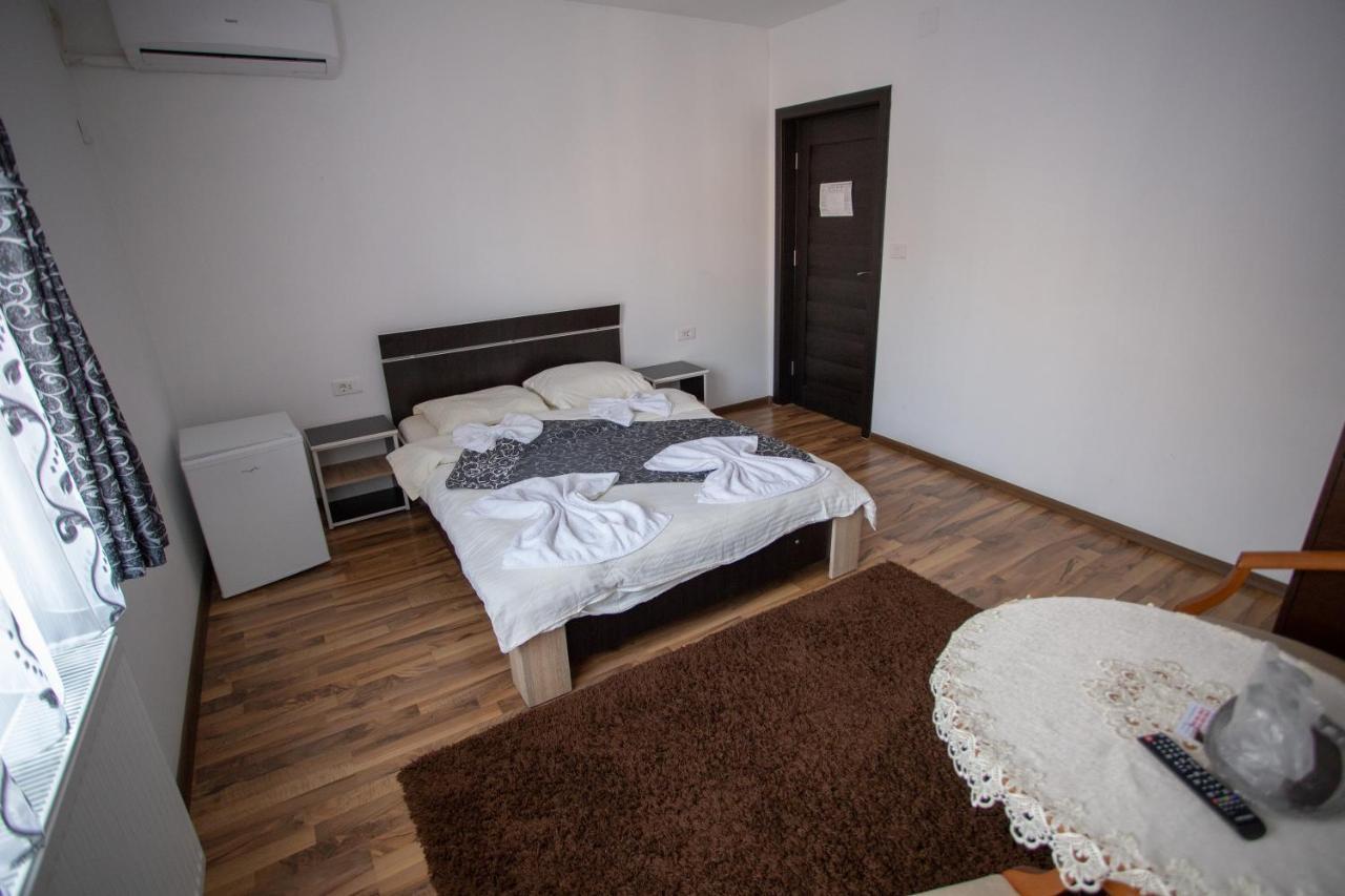 מלון Târgu Jiu Casa Alex מראה חיצוני תמונה