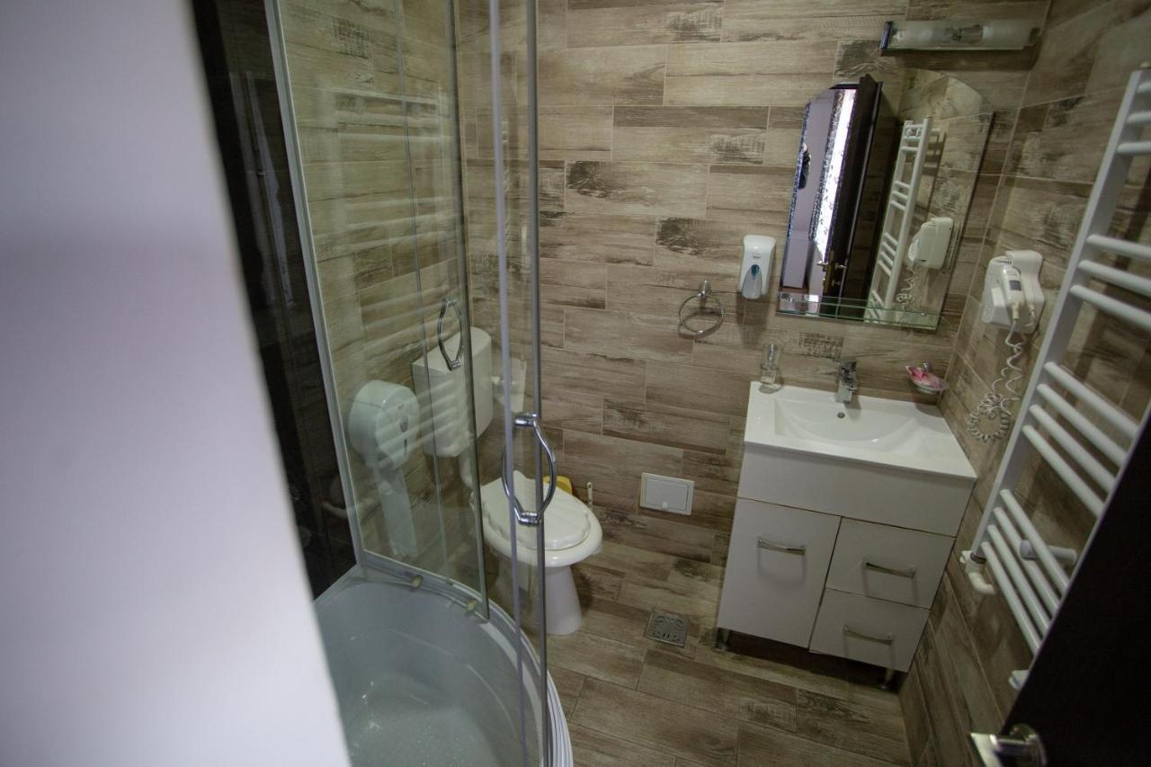 מלון Târgu Jiu Casa Alex מראה חיצוני תמונה
