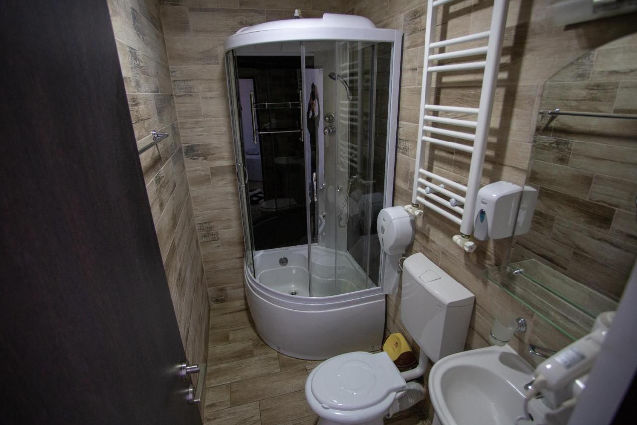 מלון Târgu Jiu Casa Alex מראה חיצוני תמונה
