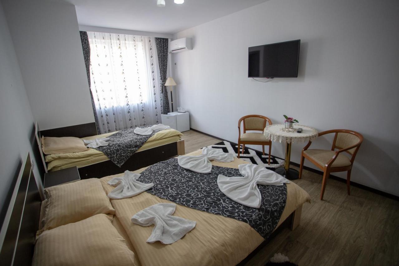 מלון Târgu Jiu Casa Alex מראה חיצוני תמונה