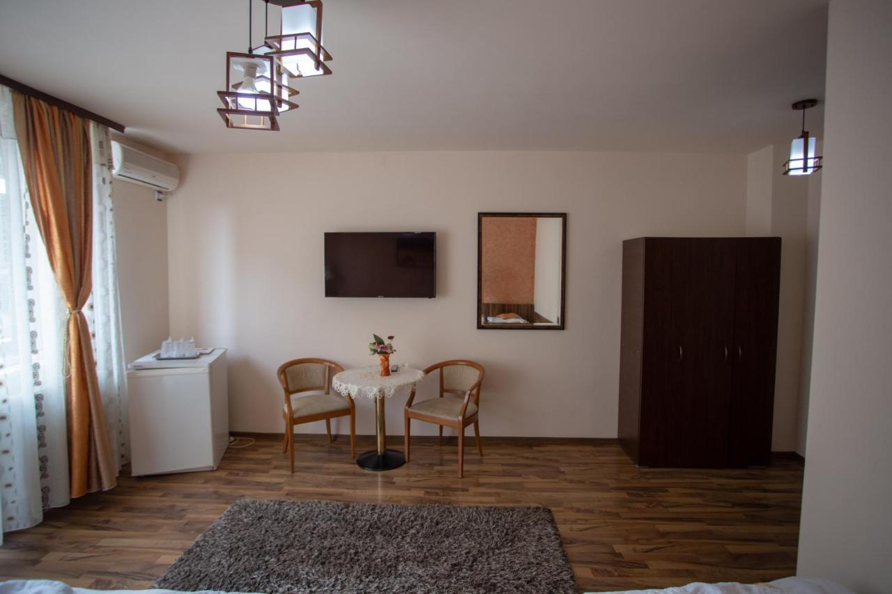 מלון Târgu Jiu Casa Alex מראה חיצוני תמונה