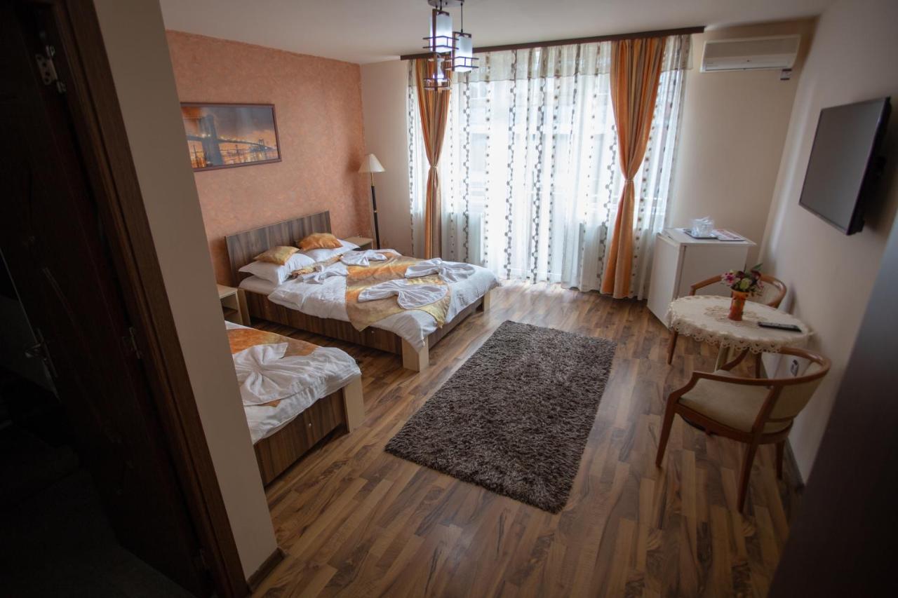 מלון Târgu Jiu Casa Alex מראה חיצוני תמונה
