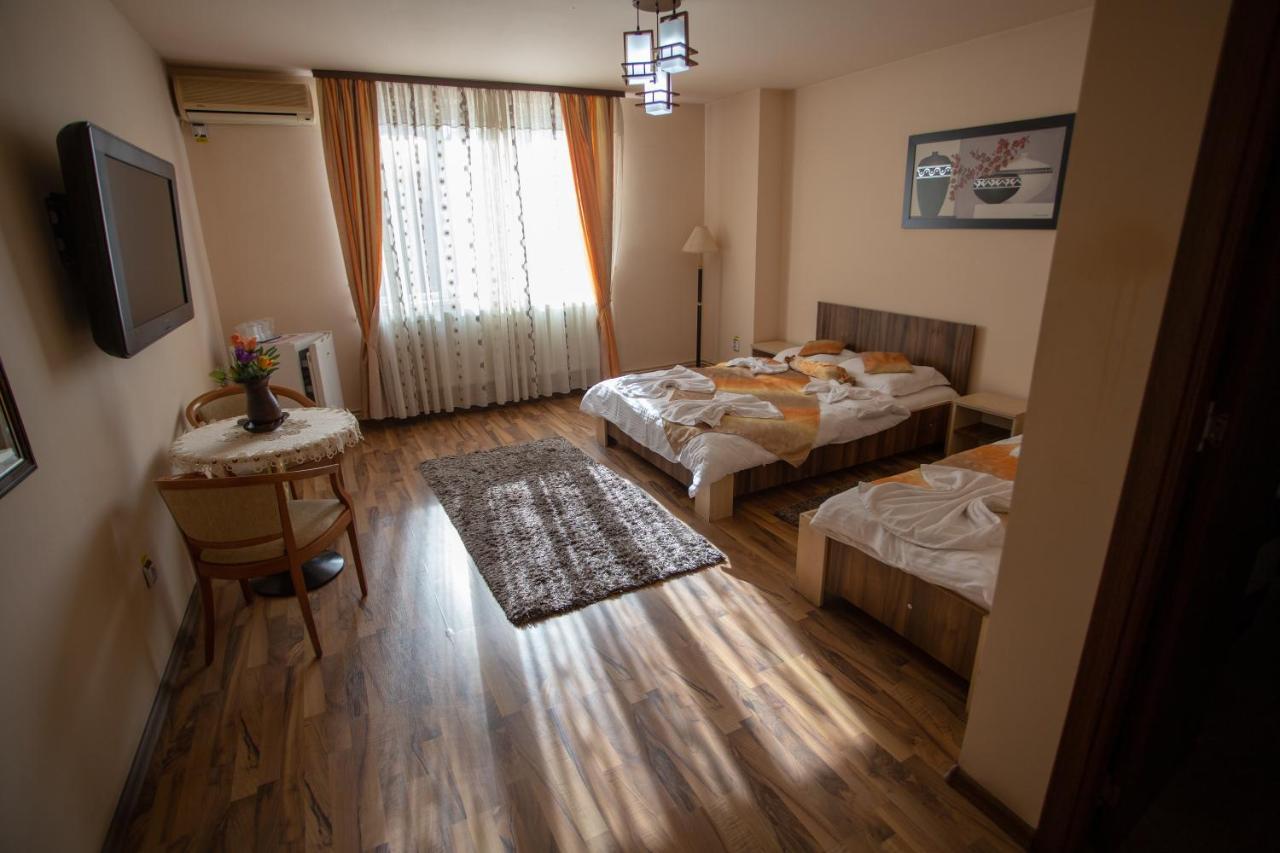 מלון Târgu Jiu Casa Alex מראה חיצוני תמונה