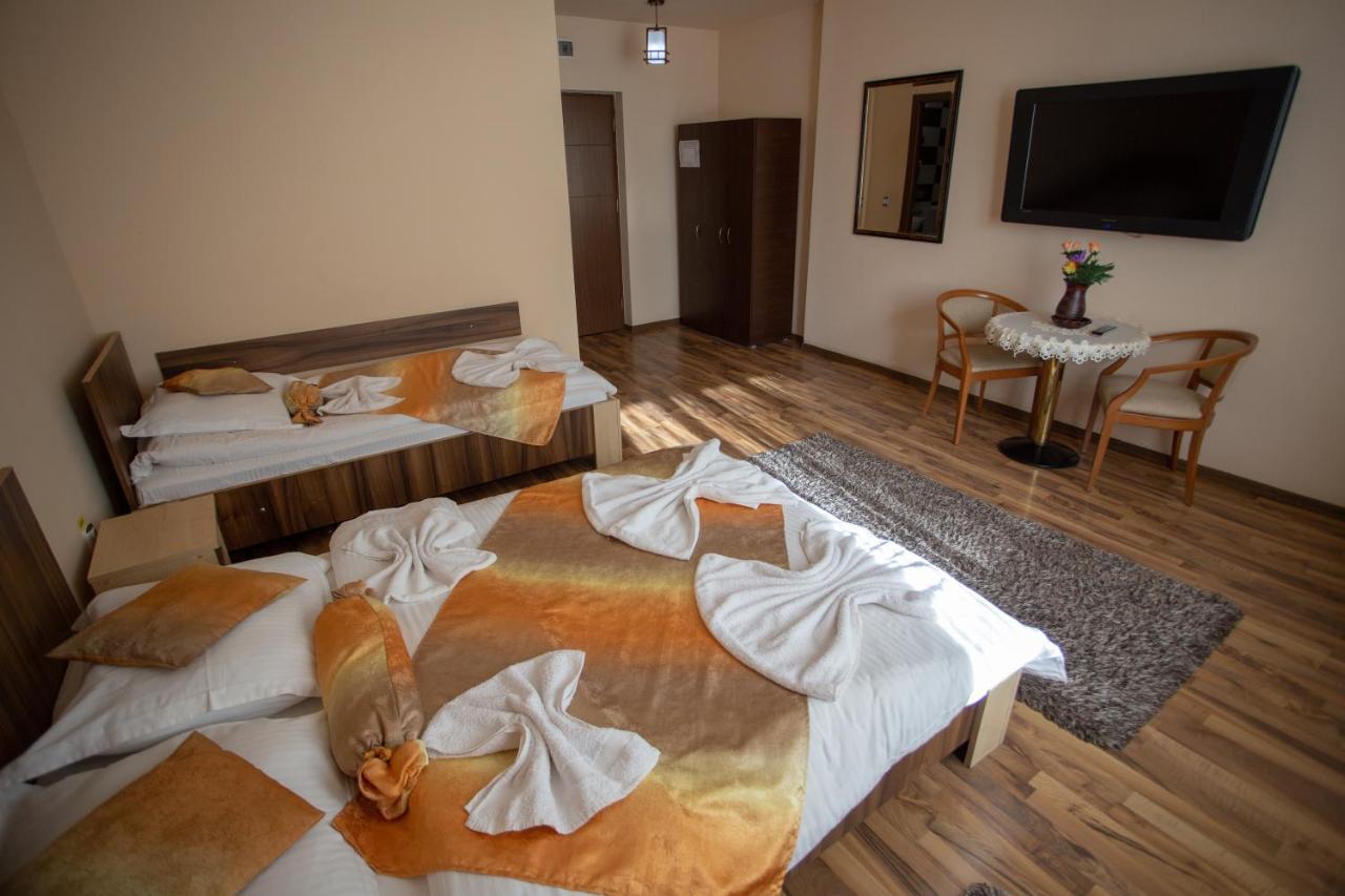 מלון Târgu Jiu Casa Alex מראה חיצוני תמונה