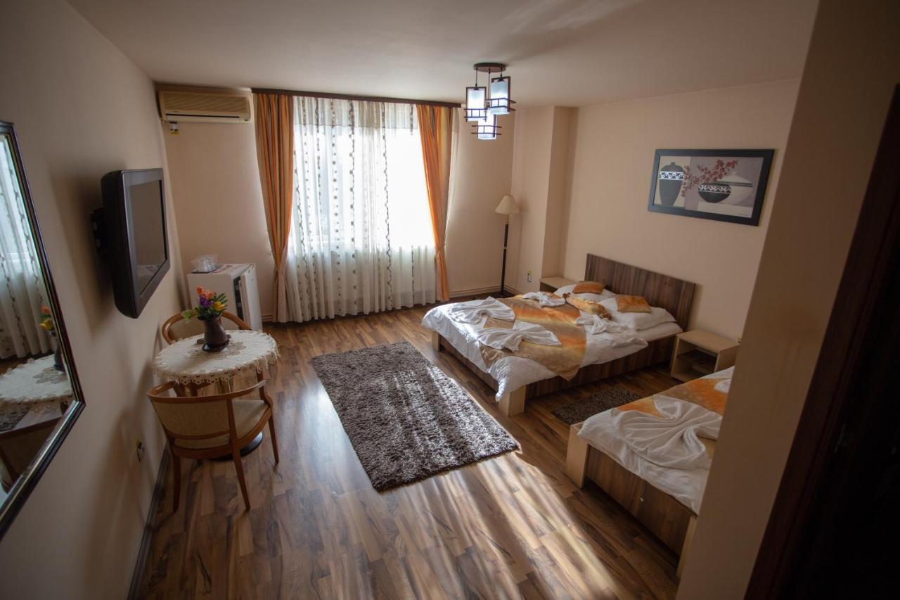 מלון Târgu Jiu Casa Alex מראה חיצוני תמונה