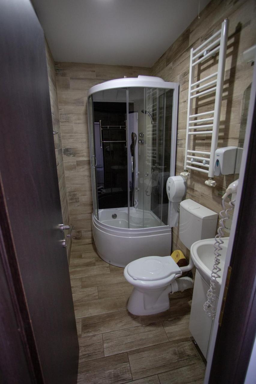 מלון Târgu Jiu Casa Alex מראה חיצוני תמונה