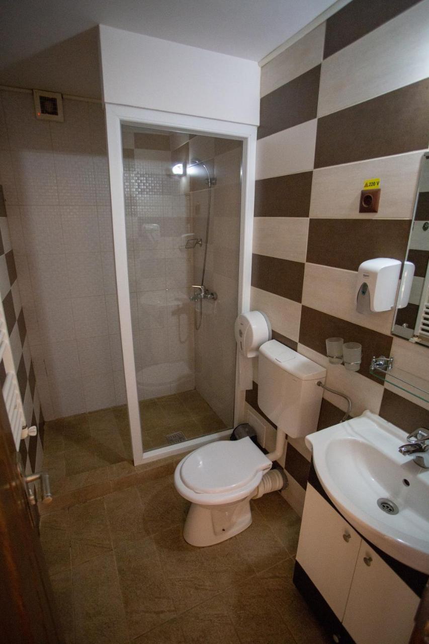 מלון Târgu Jiu Casa Alex מראה חיצוני תמונה