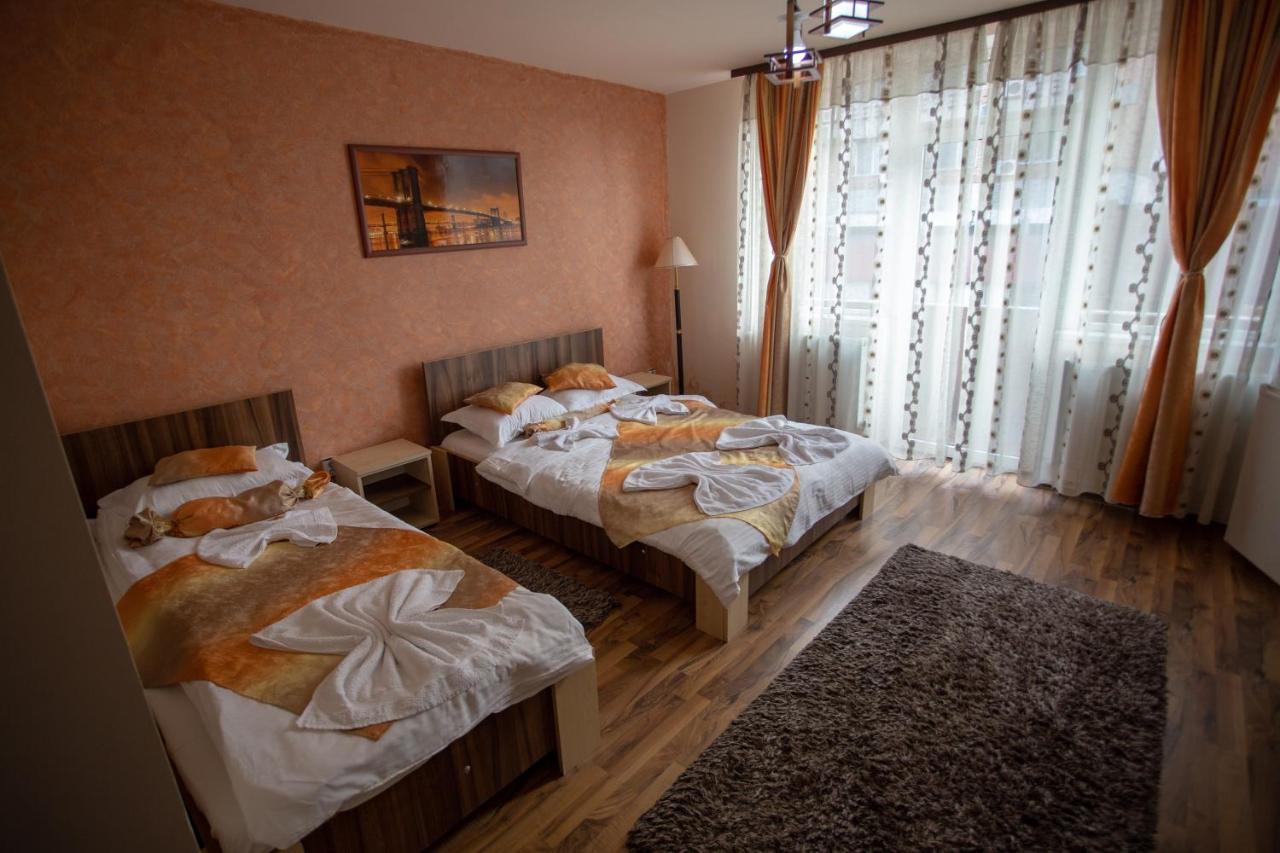 מלון Târgu Jiu Casa Alex מראה חיצוני תמונה
