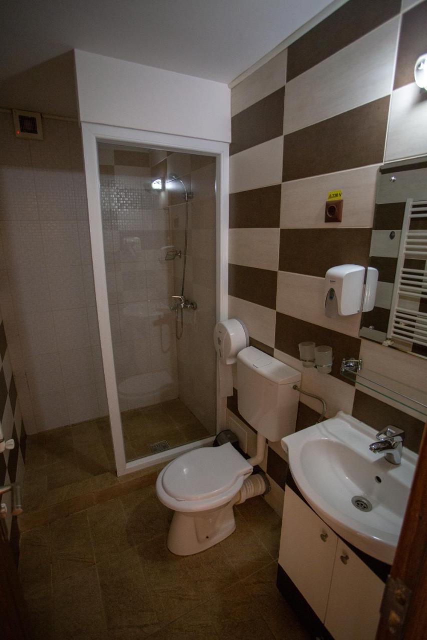 מלון Târgu Jiu Casa Alex מראה חיצוני תמונה